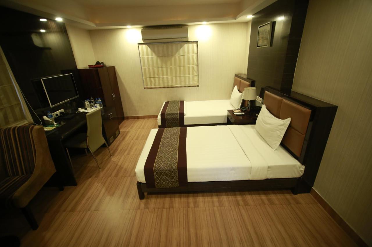 Hotel Comfotel Kolkata Exterior photo